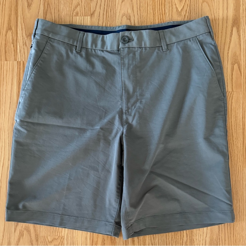 Izod men’s shorts